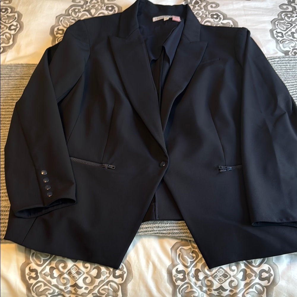 Veronica Beard Iconic Navy Scuba Dickey Blazer